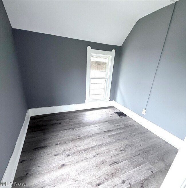 Building Photo - 1511 Stark Ave SW