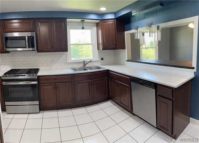 Building Photo - 221 Marrano Dr