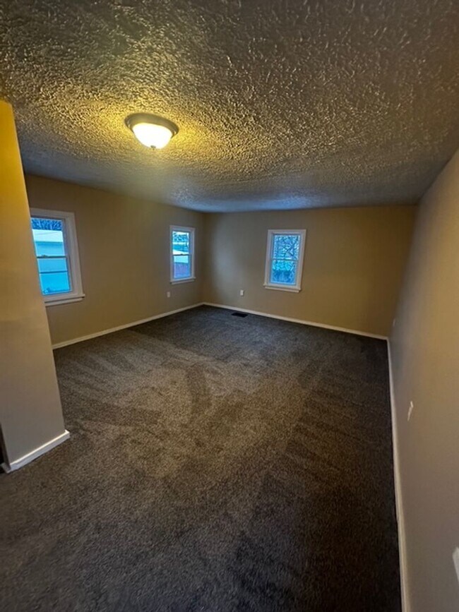 Building Photo - 80 Rand St