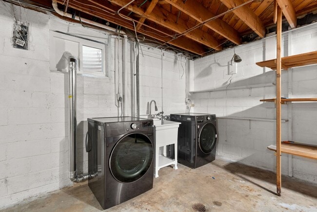 Building Photo - 4 Bed 3 Bath - Takoma Park Split Level - Move In Ready