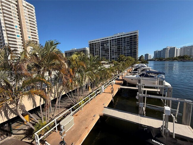 Building Photo - 1965 S Ocean Dr