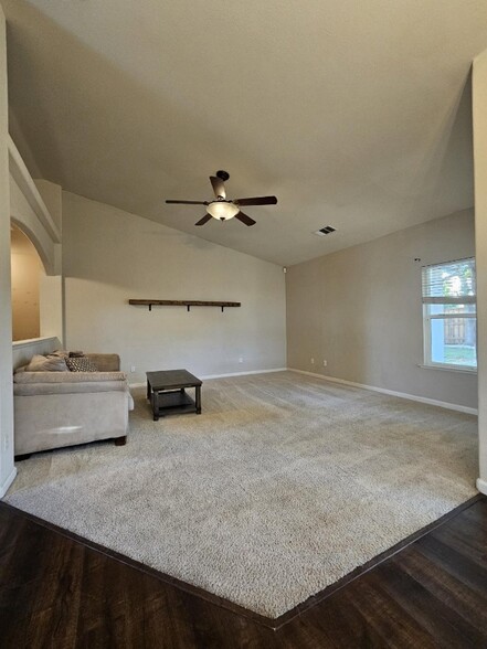 Building Photo - 1075 Sorrel Ave