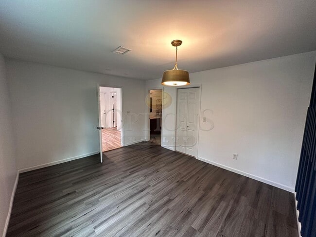 Building Photo - 3 Bedroom Home in Oakland City