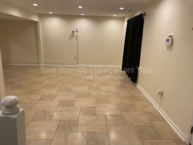 Building Photo - 1072 Level Green Blvd