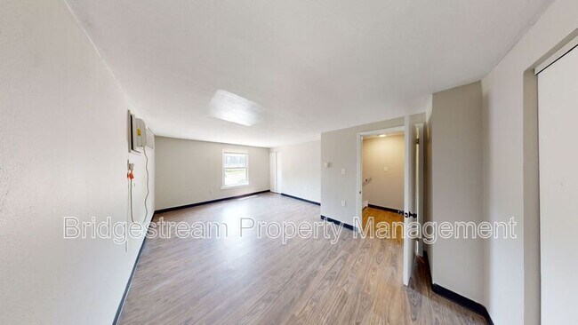 Building Photo - 144 Forest St