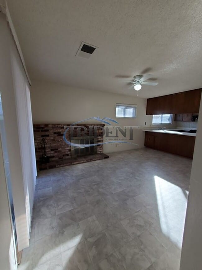 Building Photo - This is a cute 4 bedroom, 2 bath house in an established Woodland community