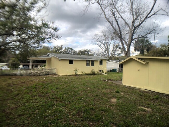 Building Photo - 3 bedroom one bath handy cap equipped
