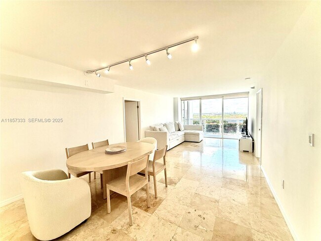 Building Photo - 20505 E Country Club Dr