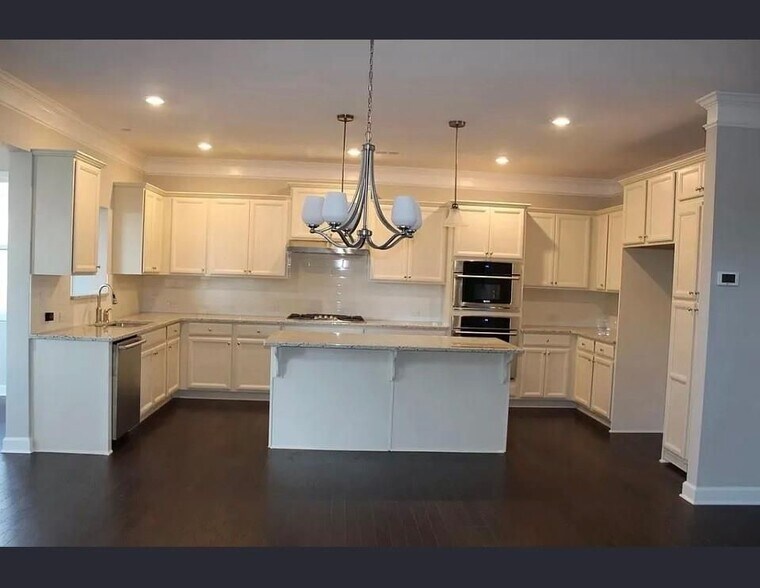 Building Photo - 428 Silver Brook Dr