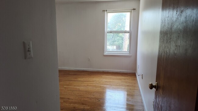 Building Photo - 540 15th Ave