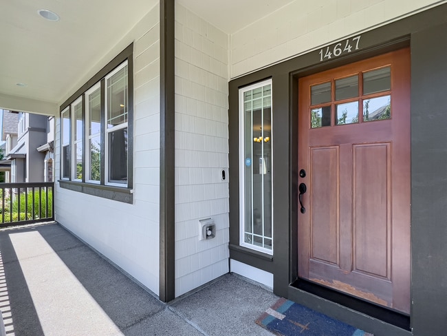 Building Photo - Exceptional 4 Bed + 2.5 Bath House ~  Beth...