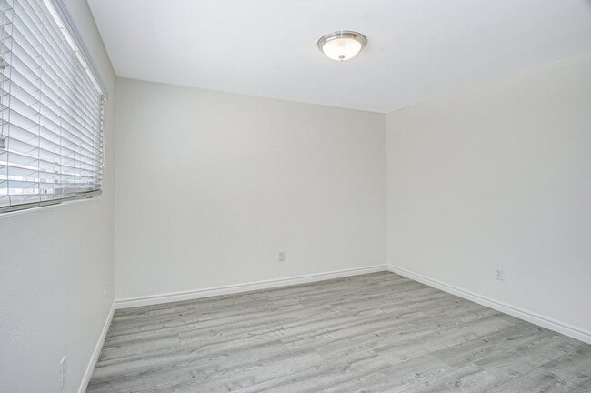 Building Photo - 1 bedroom 1bathroom condo in Normal Heights!