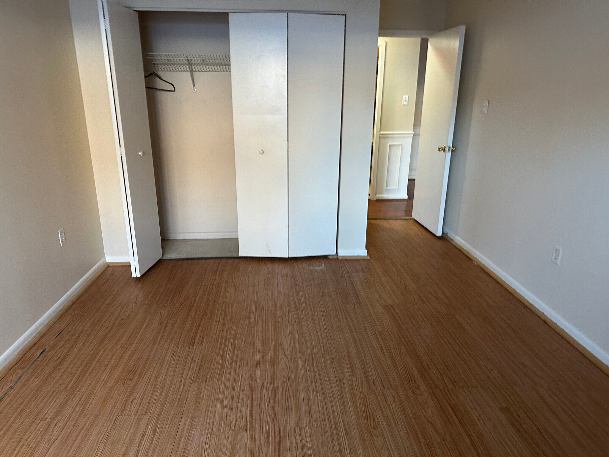 Building Photo - 1637 Oakwood Dr