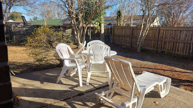 Building Photo - Updated 3-Bedroom Home with Open Layout and Large Backyard