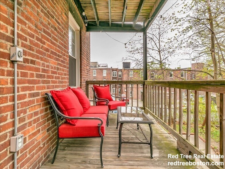 Building Photo - 80 Browne St