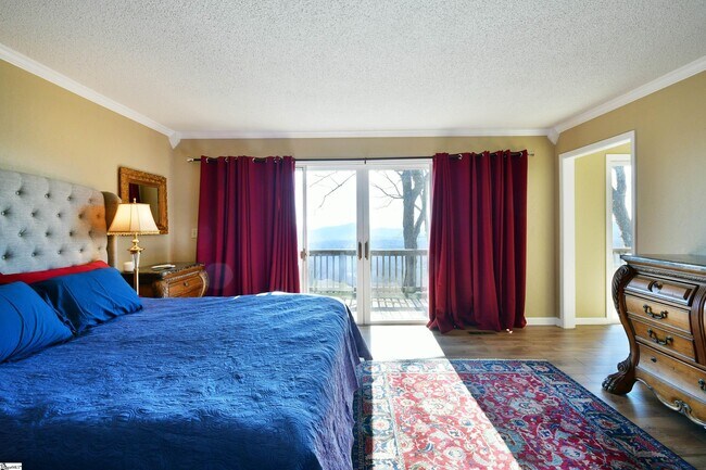 Building Photo - 1671 Hogback Mountain Rd