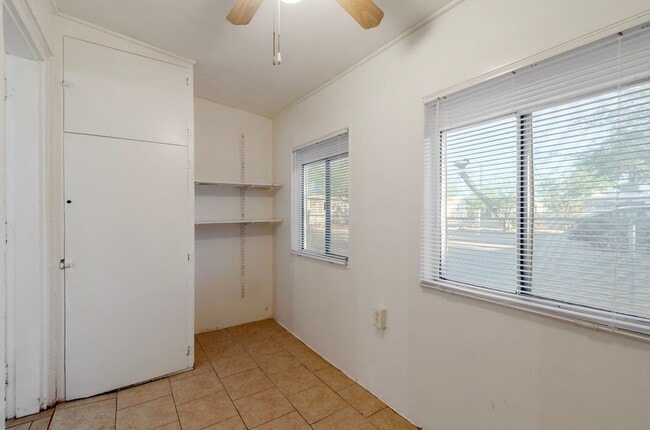 Building Photo - 3715 E Glenn St