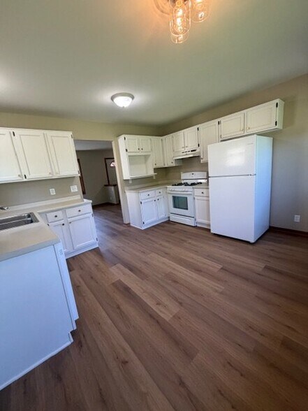 Building Photo - 11450 W Edgerton Ave