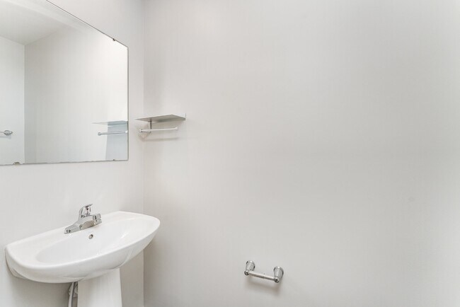 Building Photo - 1105 Canando St