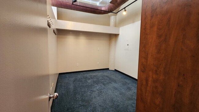 Building Photo - 333 W Hubbard St