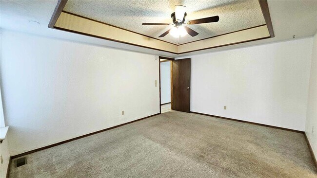 Building Photo - 10417 Fairfax Ln