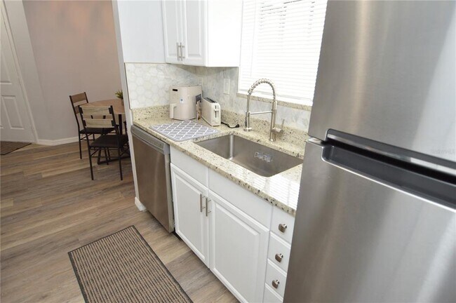 Building Photo - 8754 Mallard Reserve Dr