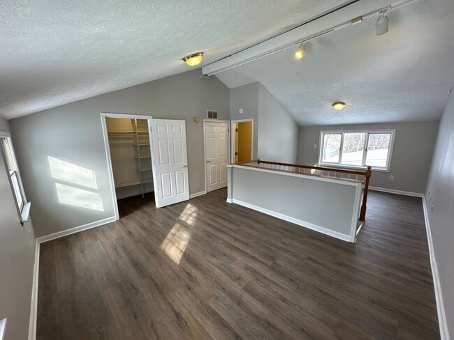 Building Photo - 338 N Skyline Dr