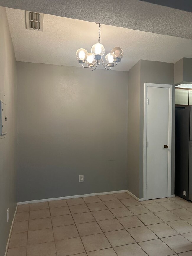 Building Photo - 1 Bedroom Condo in Harbourtowne - Palm Har...