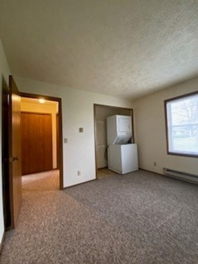 Building Photo - 208 S. Spring St.