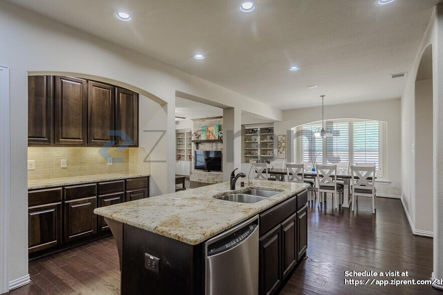 Building Photo - 27115 Downing Park Blvd