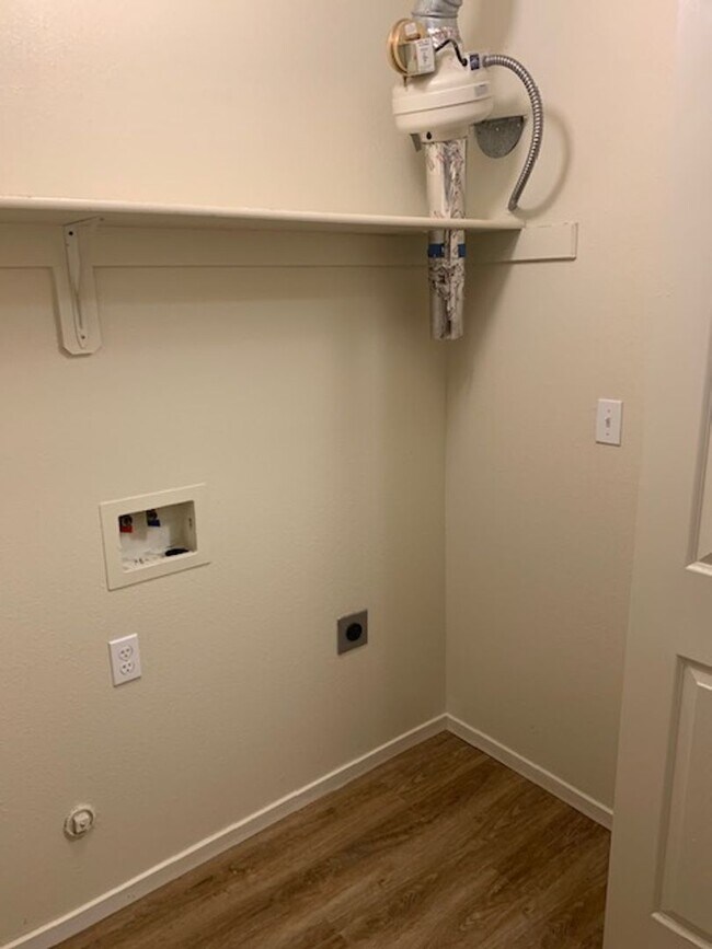 Building Photo - 2 Bed/2 Bath