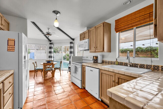 Building Photo - 52420 Avenida Juarez