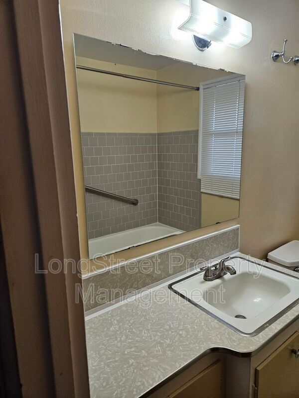 Building Photo - 911 NW 27th St