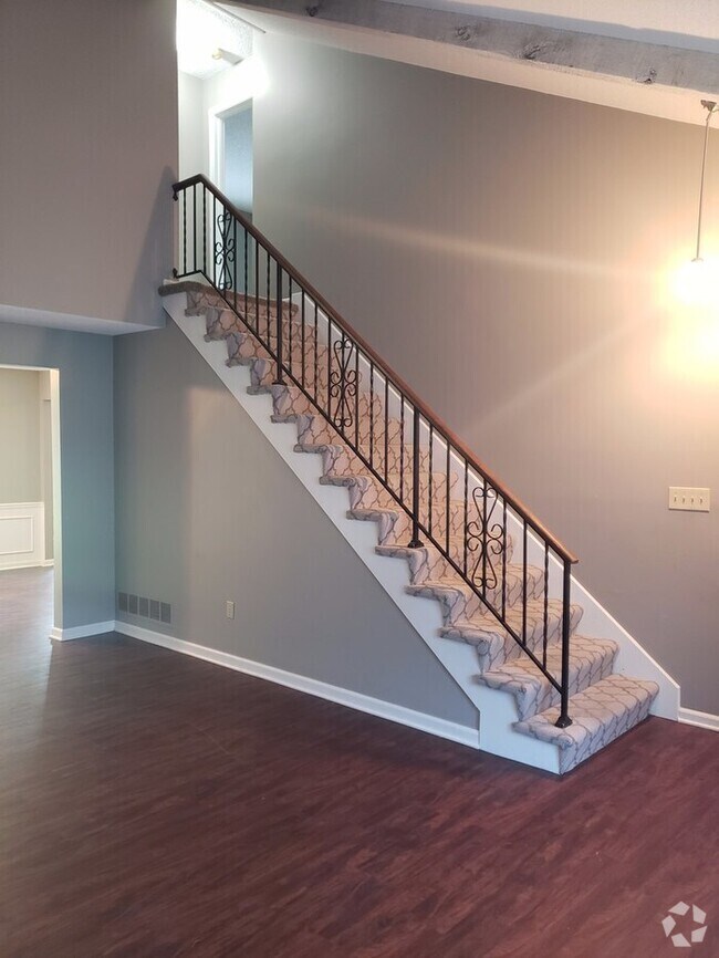 Building Photo - Amazing Overland Park Duplex-Available in ...