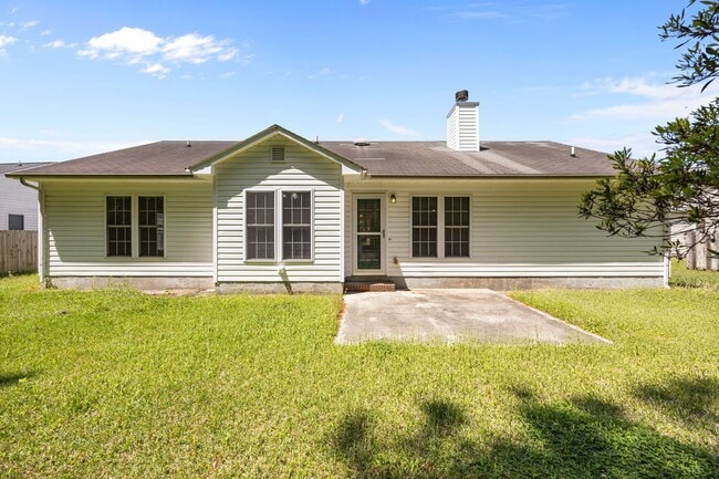 Building Photo - Welcome to Raintree!