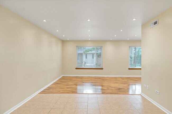 Building Photo - 1705 Robin Cir