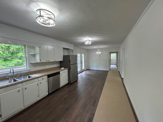Building Photo - 3 BD 1.5 BA remodeled home for rent in Mon...