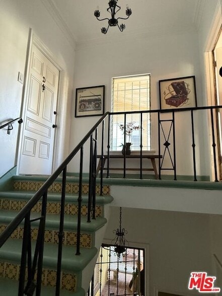 Building Photo - 157 N La Peer Dr