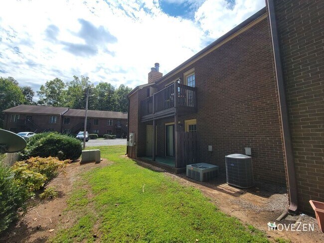 Building Photo - 216 Ridge Forest Ct