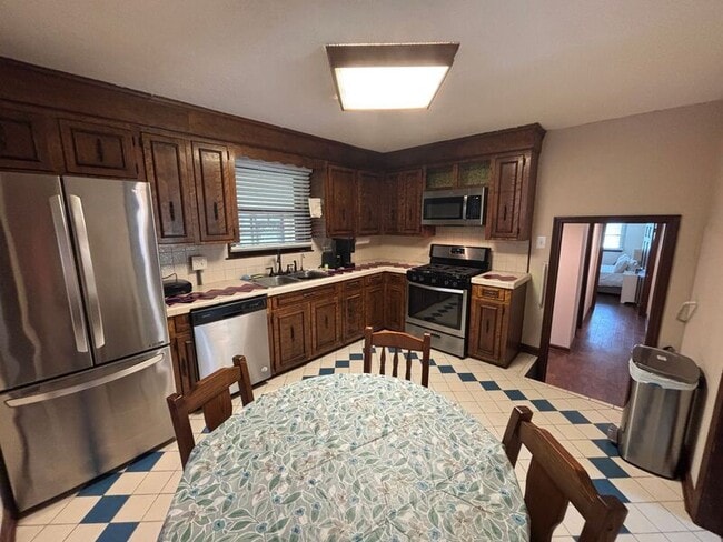 Building Photo - 720 Riverland Dr