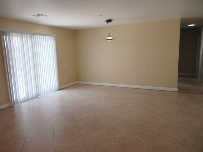 Building Photo - Reduced price on this Beautiful Porter Ran...