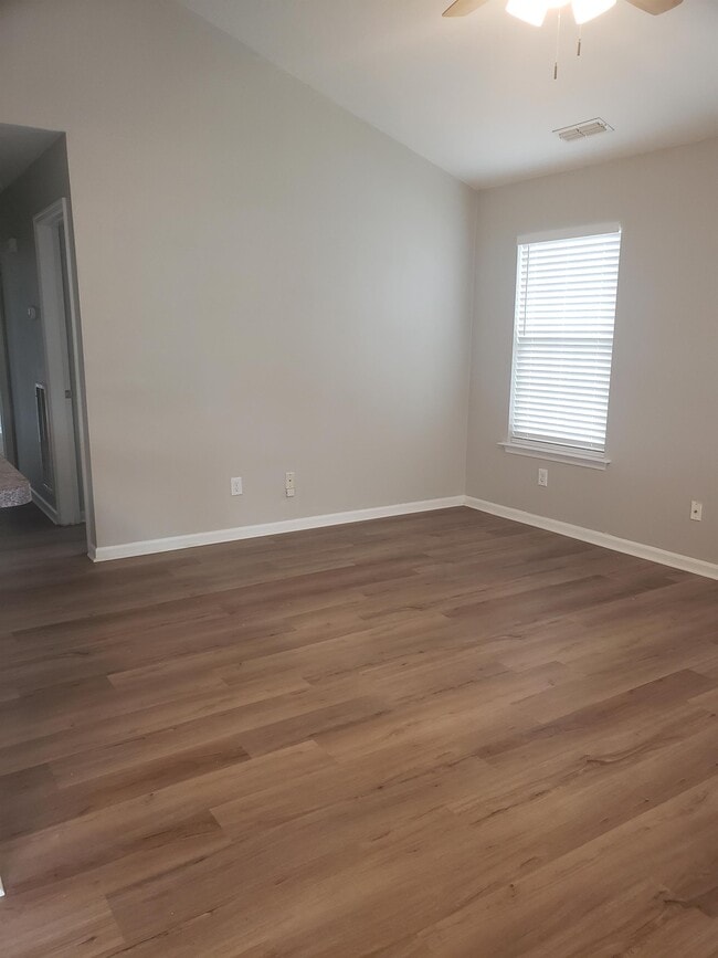 Building Photo - 304 Fireweed Ct
