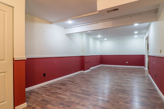 Building Photo - Montgomery- Nova