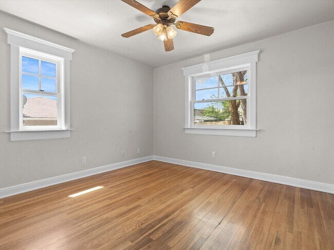 Building Photo - 2 bed, 1 bath with built in office near UNR