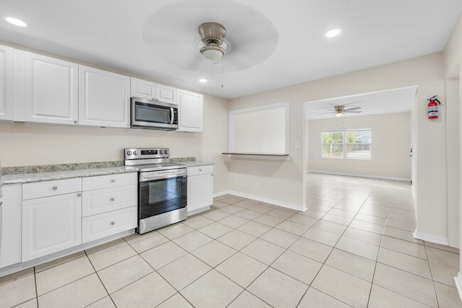 Building Photo - 1400 Binney Dr