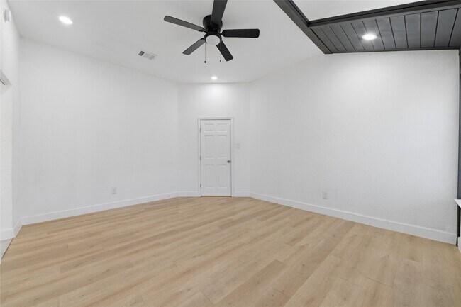 Building Photo - 1410 Lexington Blvd