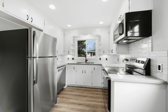 Building Photo - 903 Bonney Ave