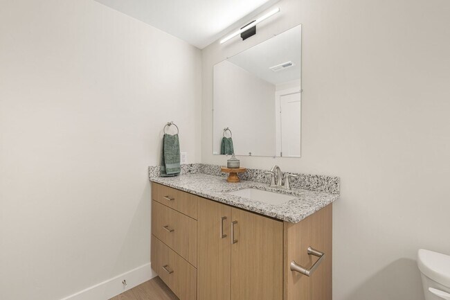 Building Photo - Lincoln Crossing Apartments Unit 4101