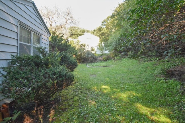Building Photo - 4 Bed, 2 Bath Home for Rent – Unique Desig...