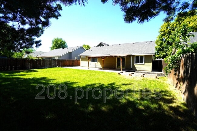 Building Photo - 12303 W Abram Dr